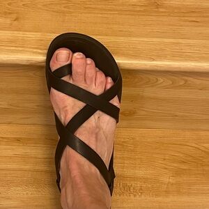 Woman’s OluKai sandals